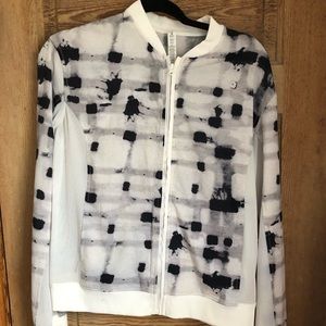 Lululemon outer. Super cute!